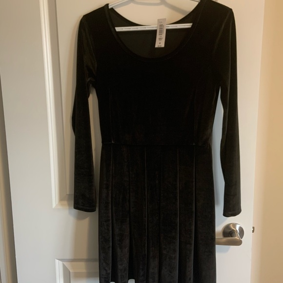 Aritzia Talula Velvet Dress - Picture 5 of 6
